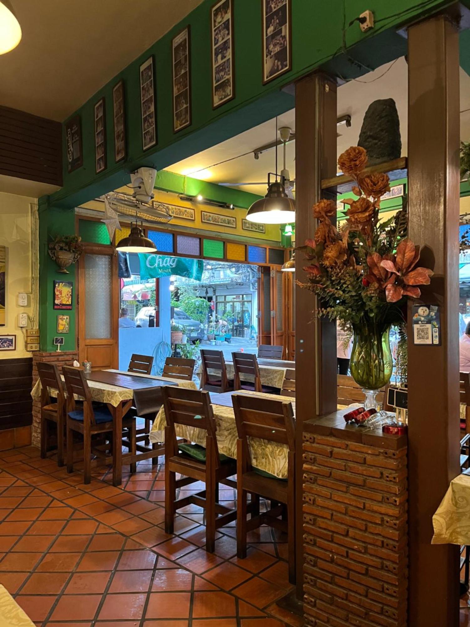 Baan Glang Soi Restaurant & Guesthouse Bangkok Extérieur photo