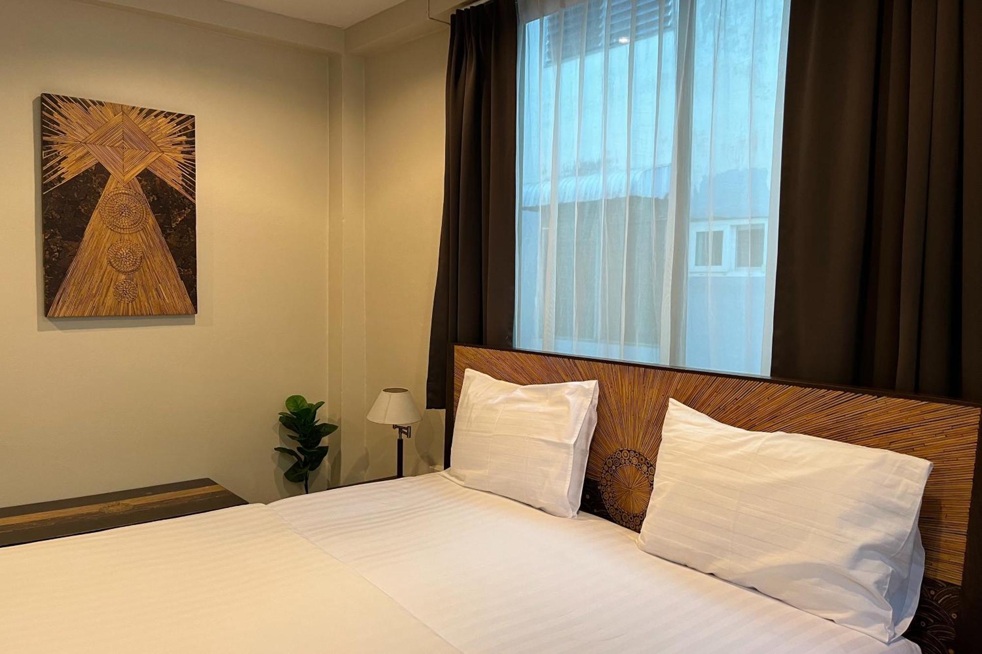 Baan Glang Soi Restaurant & Guesthouse Bangkok Extérieur photo