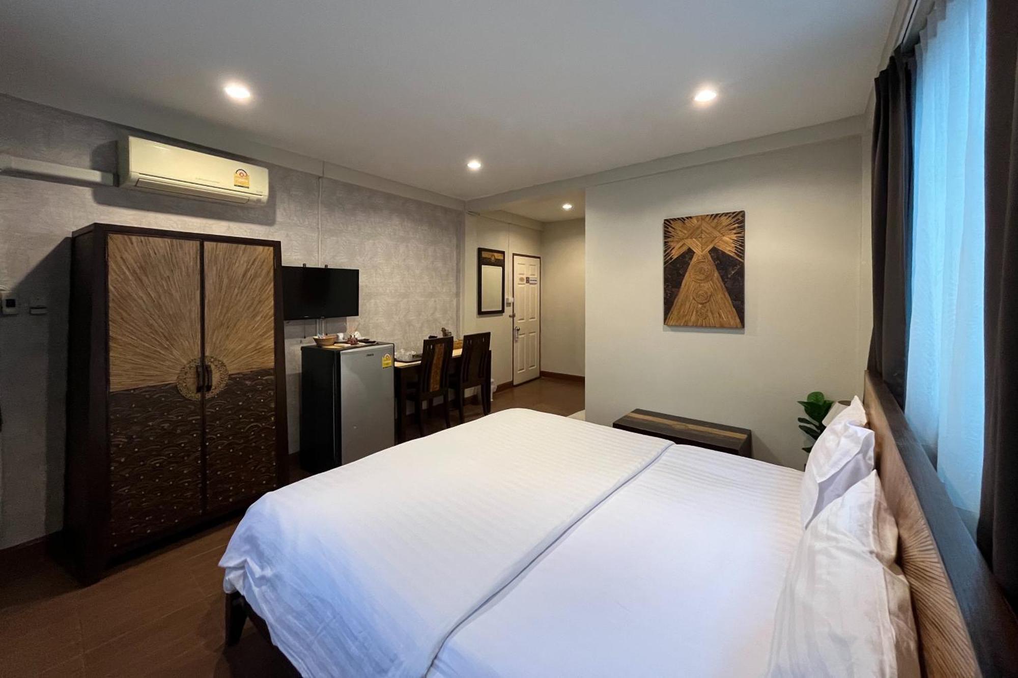 Baan Glang Soi Restaurant & Guesthouse Bangkok Extérieur photo