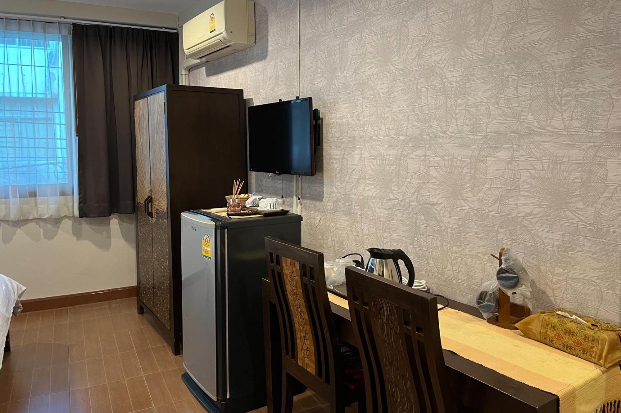 Baan Glang Soi Restaurant & Guesthouse Bangkok Extérieur photo