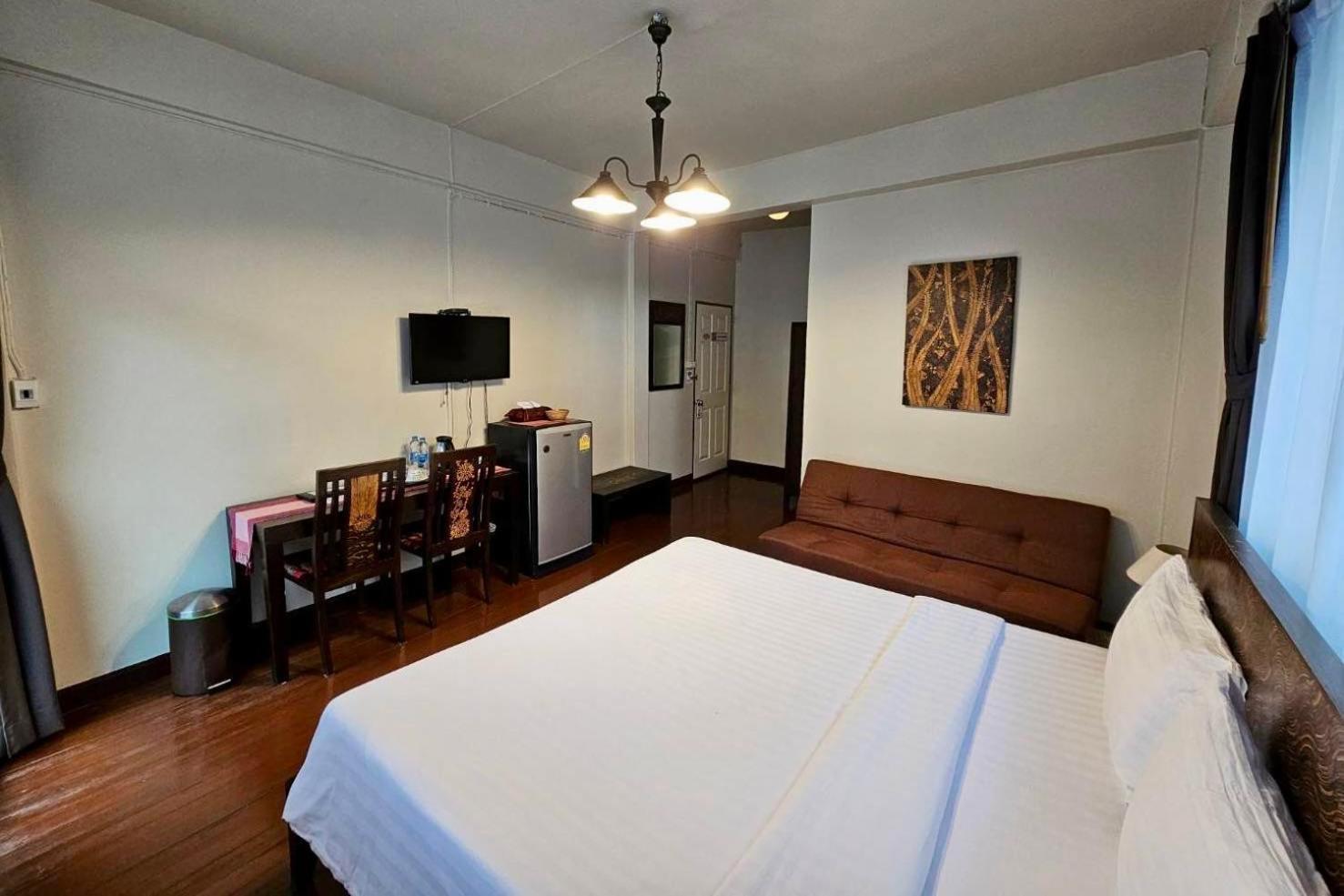 Baan Glang Soi Restaurant & Guesthouse Bangkok Chambre photo