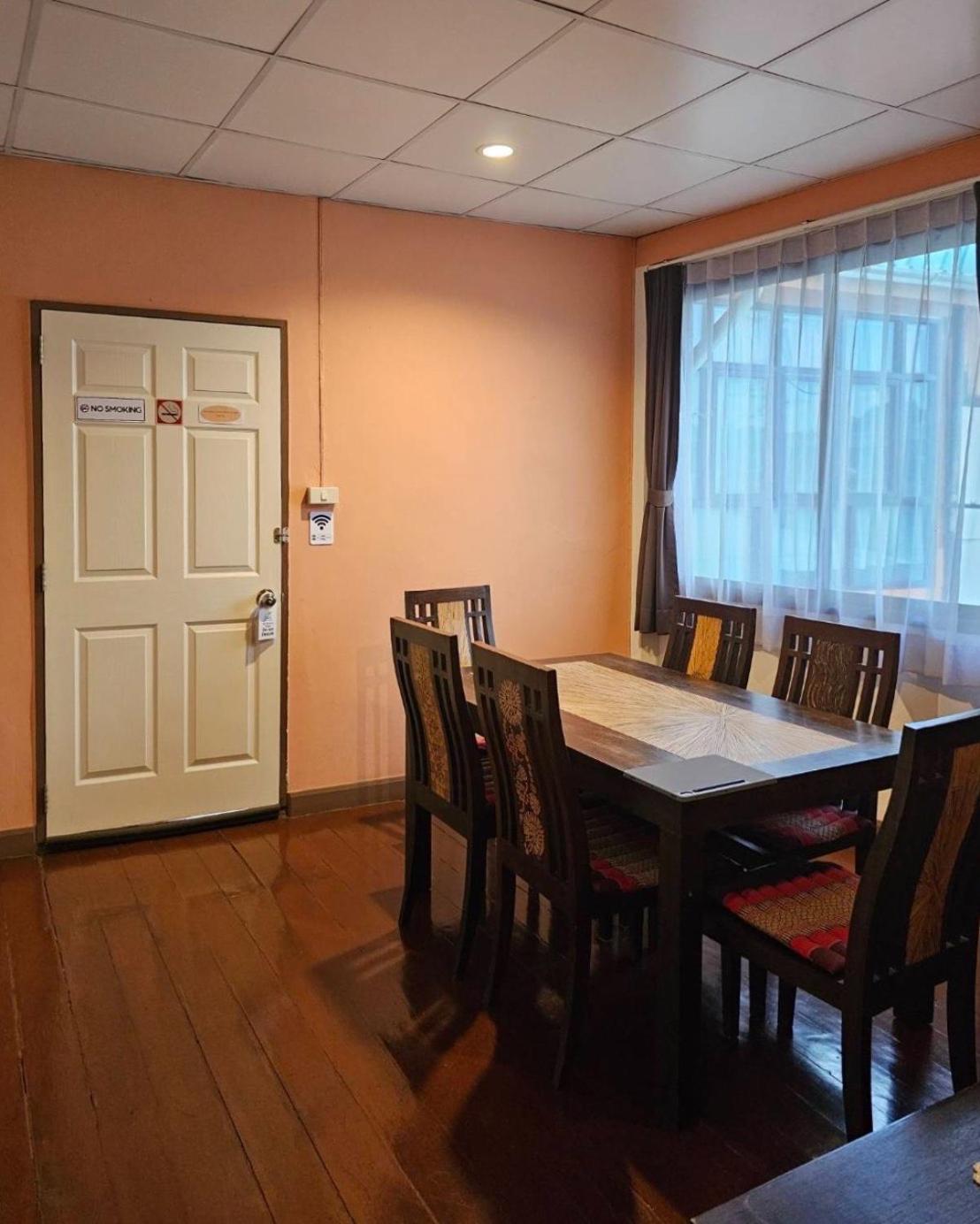 Baan Glang Soi Restaurant & Guesthouse Bangkok Chambre photo