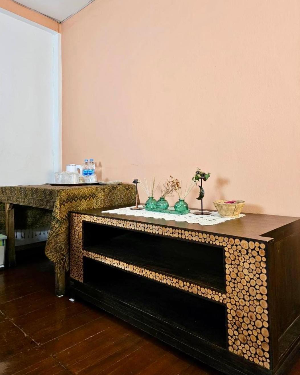 Baan Glang Soi Restaurant & Guesthouse Bangkok Chambre photo