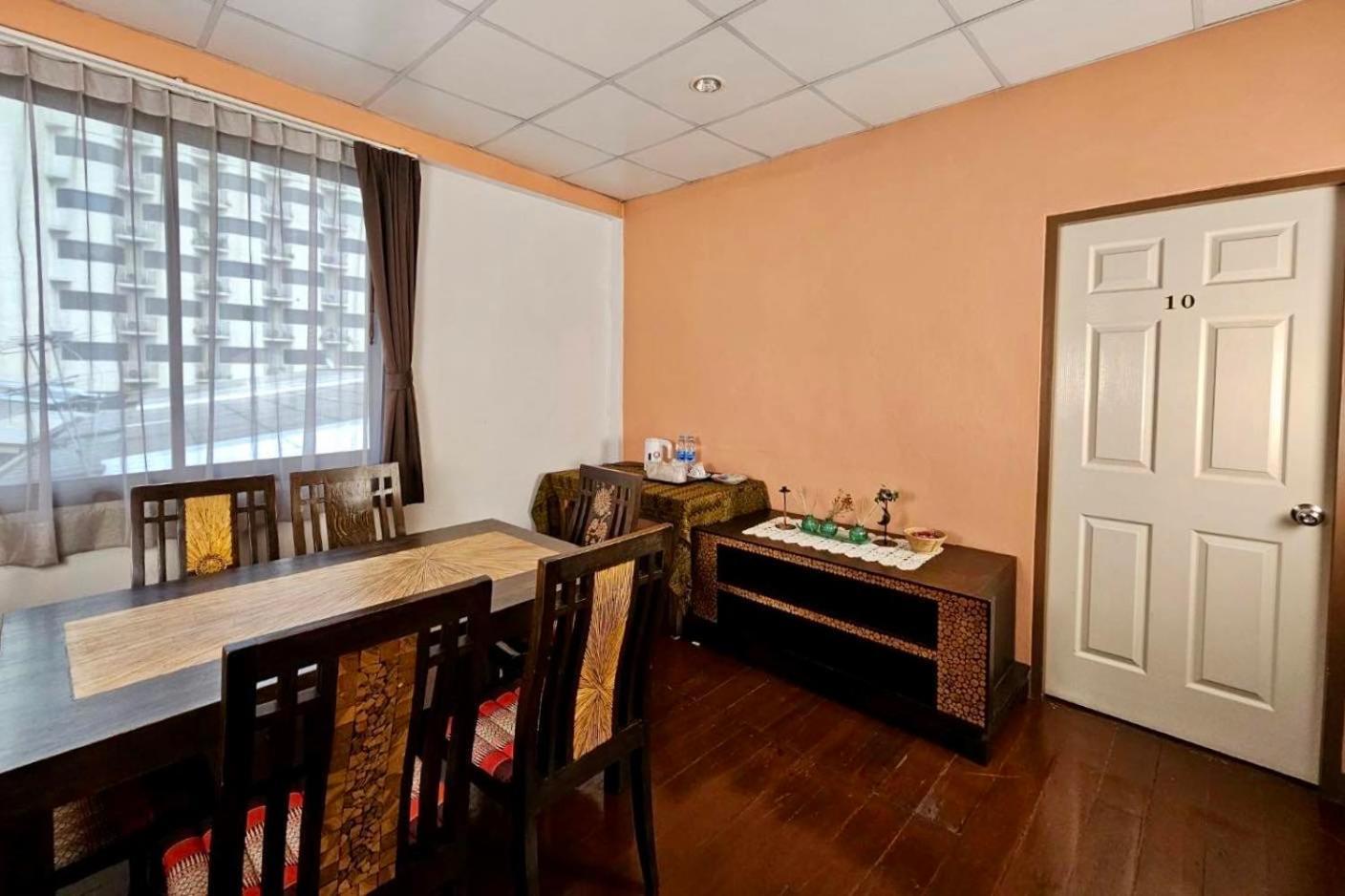Baan Glang Soi Restaurant & Guesthouse Bangkok Chambre photo