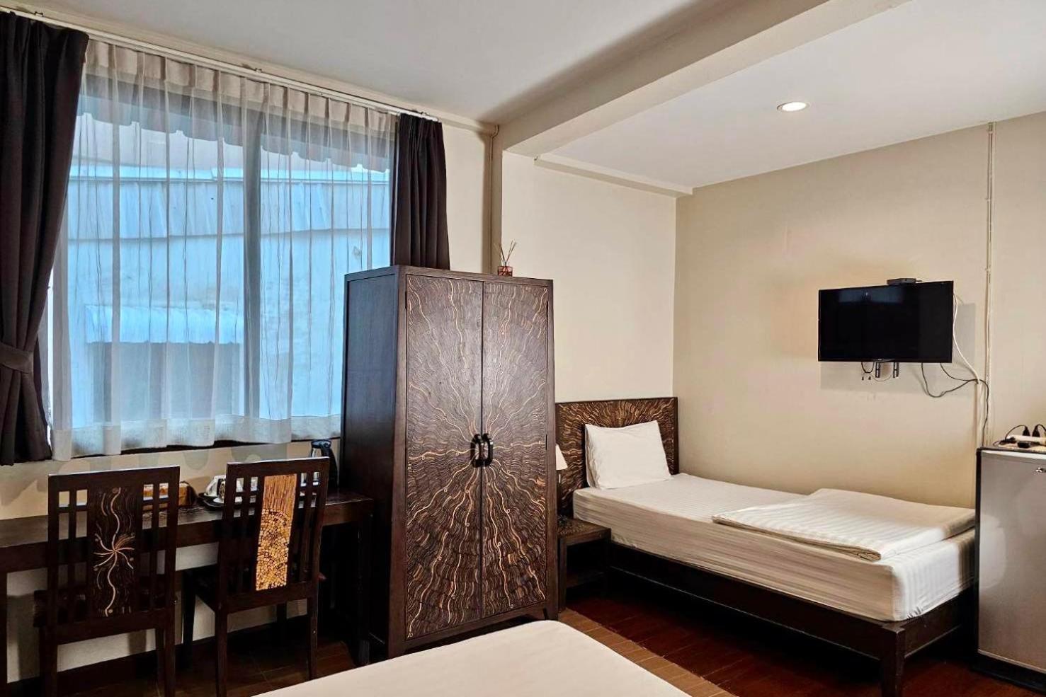 Baan Glang Soi Restaurant & Guesthouse Bangkok Chambre photo