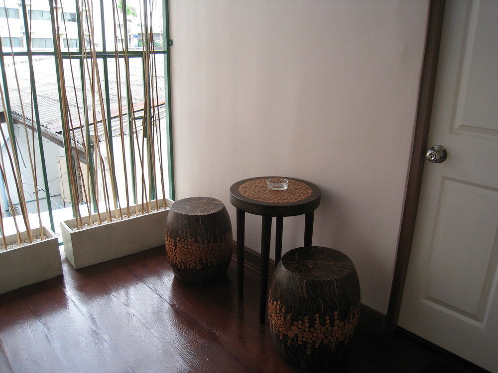 Baan Glang Soi Restaurant & Guesthouse Bangkok Extérieur photo