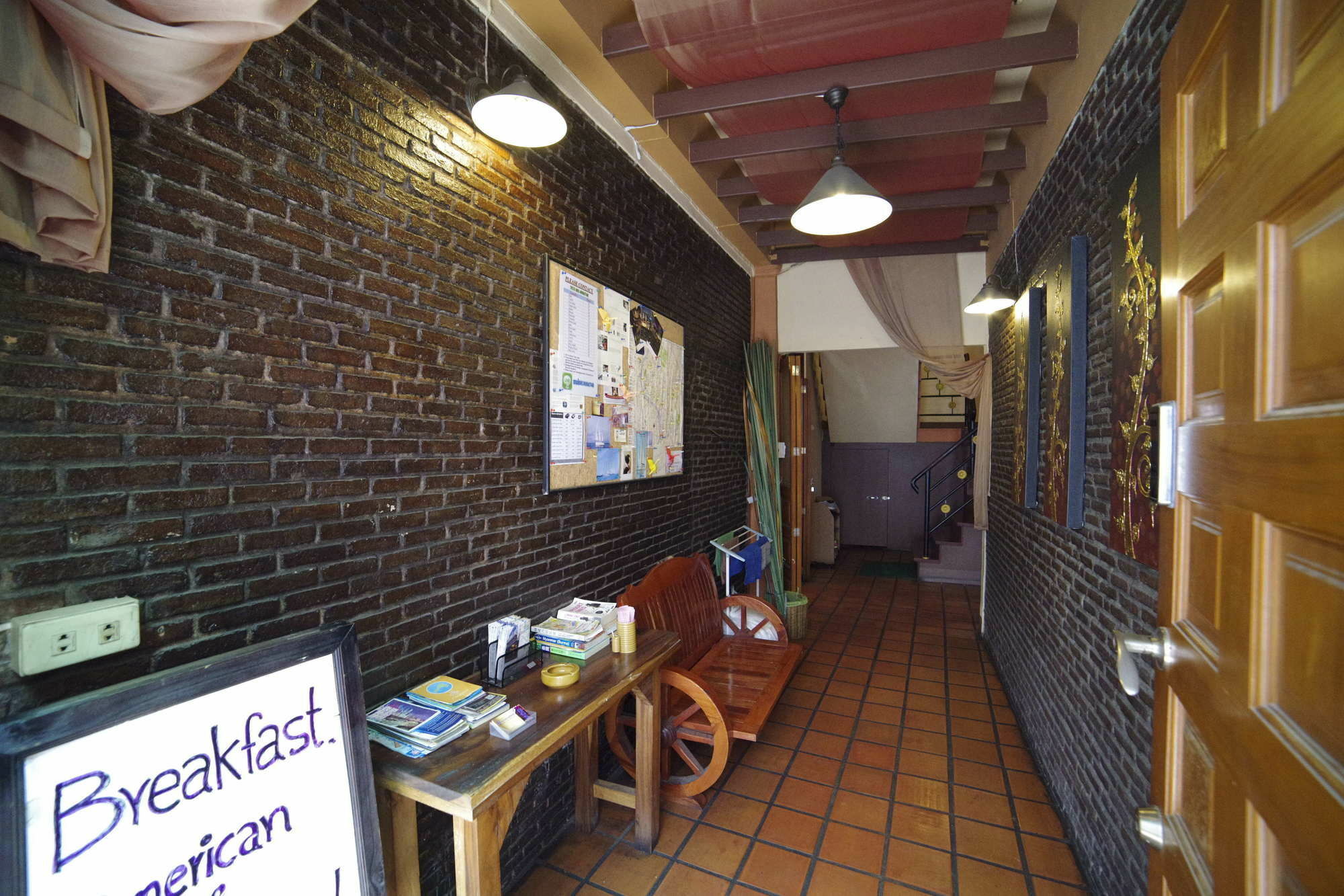 Baan Glang Soi Restaurant & Guesthouse Bangkok Extérieur photo