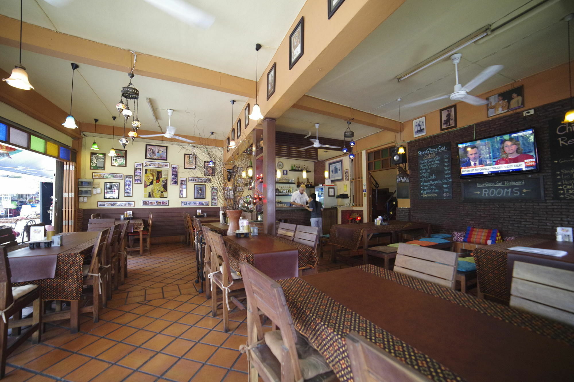 Baan Glang Soi Restaurant & Guesthouse Bangkok Extérieur photo